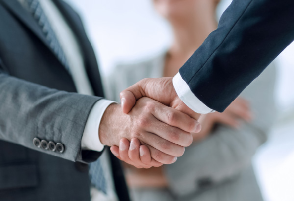 ���N�̎��сE�o�������������M���ƐM�p�̐l�ރT�[�r�X