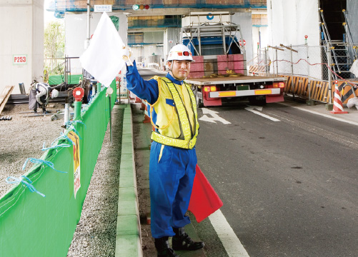 �댯�ȍH������ɋ߂Â��Ȃ��悤�ɒʍs�l��U���B�ׂ��ȂƂ���ɂ��C��z��̂Œʍs�l�����S�B